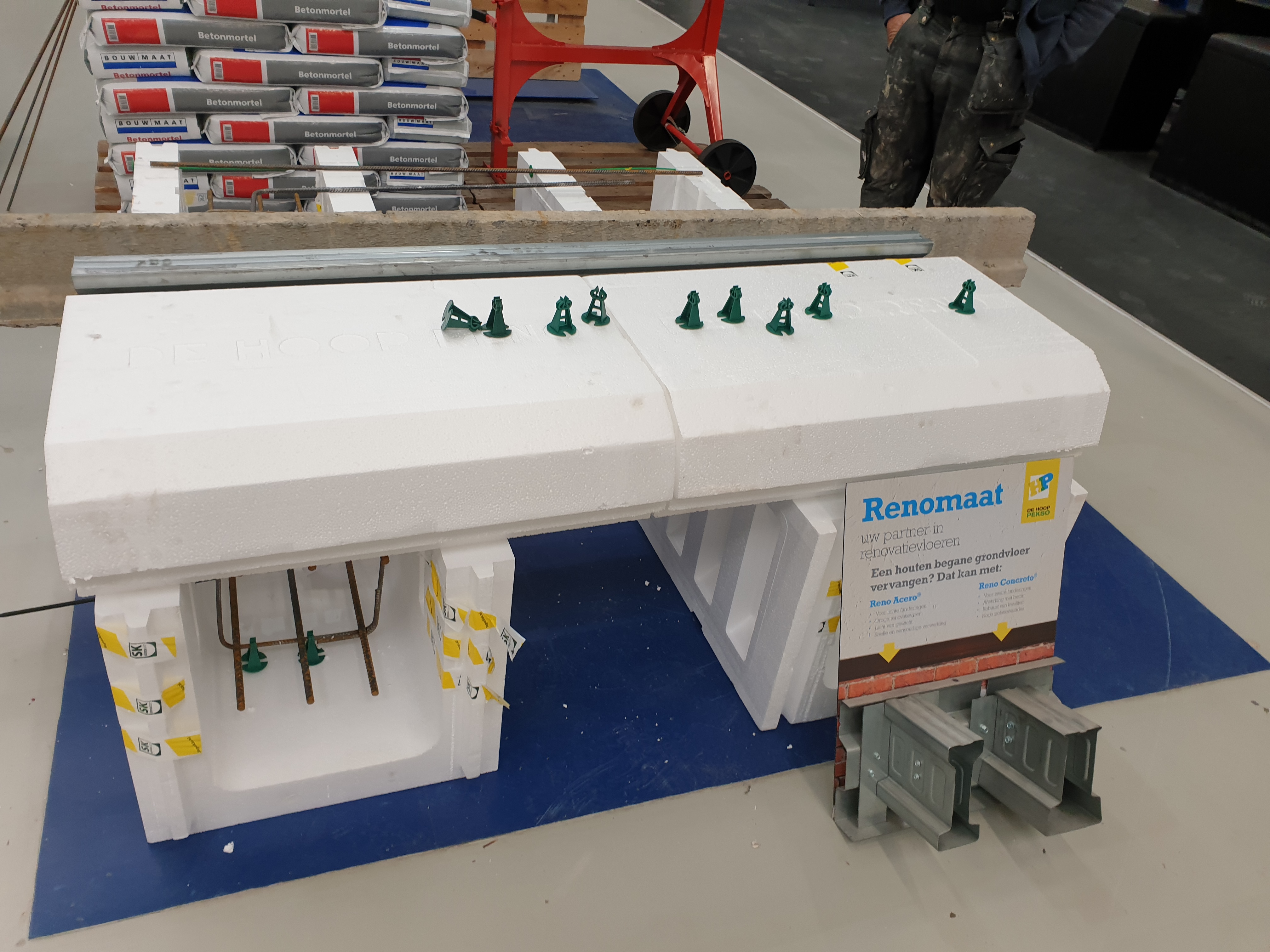 Uitbouw dmv staal constructie en renovatie dak constructie – Assendelftstraat, Den Haag – Tijdens en impressie 10