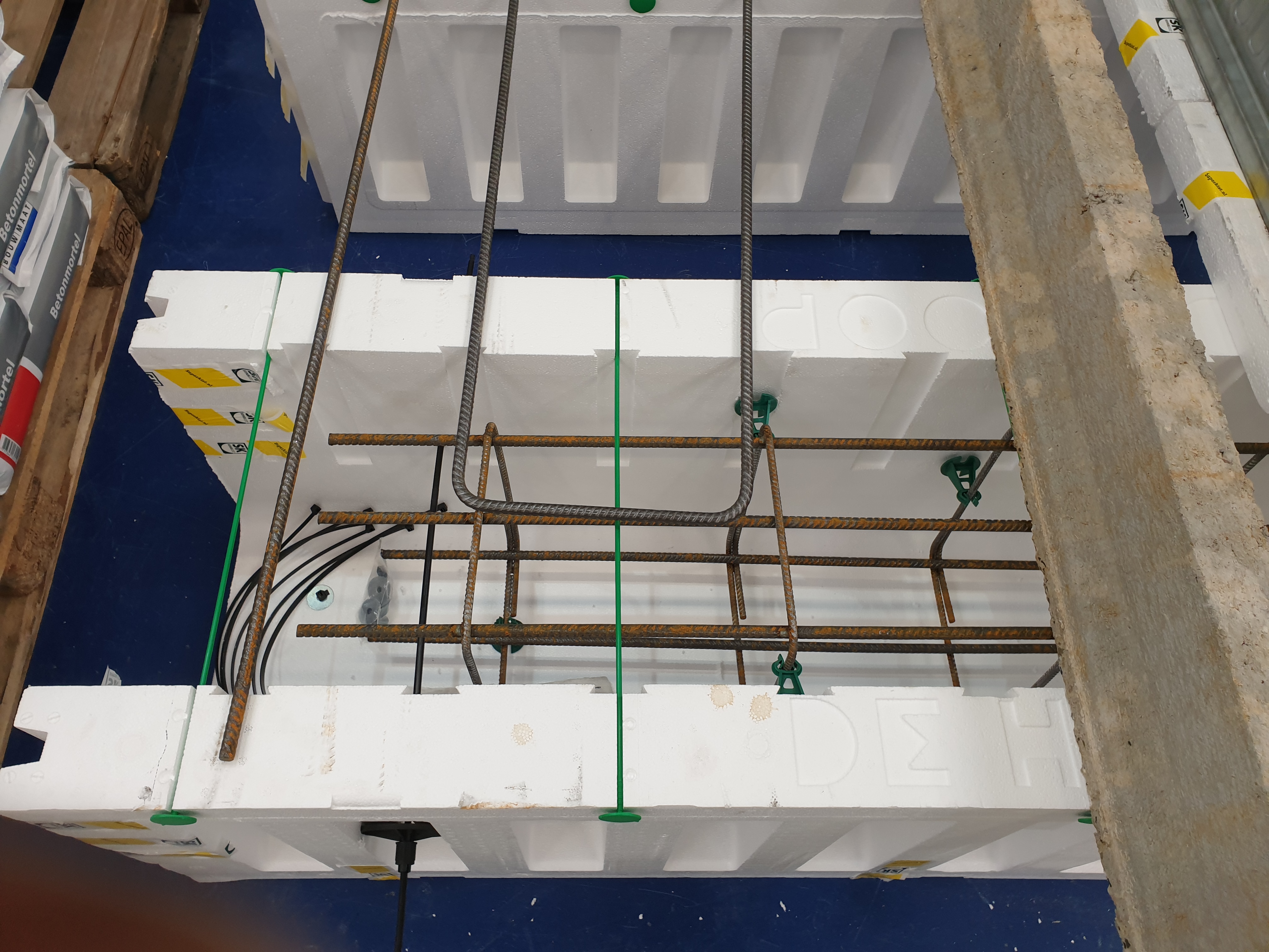 Uitbouw dmv staal constructie en renovatie dak constructie – Assendelftstraat, Den Haag – Tijdens en impressie 11