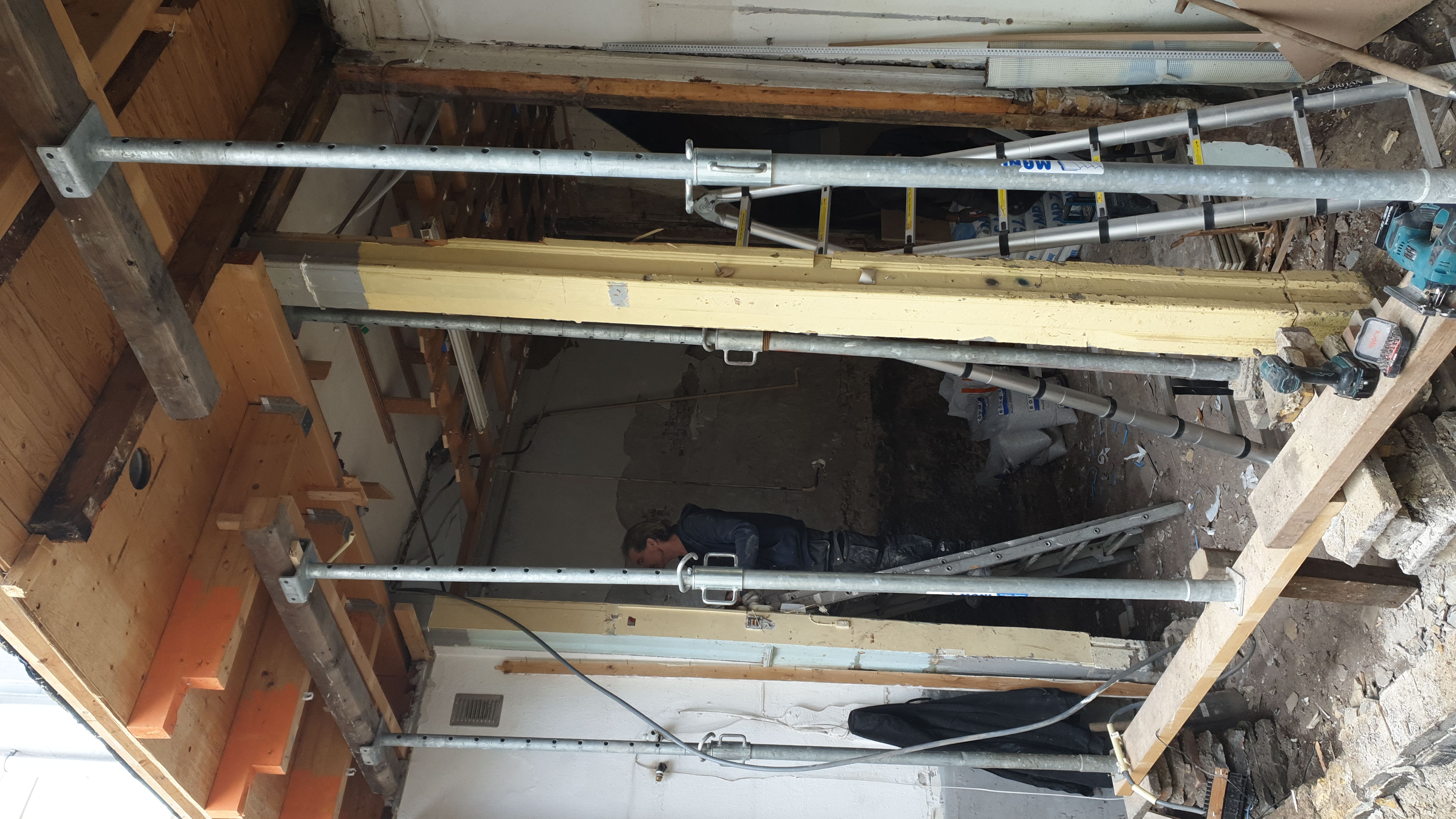 Uitbouw dmv staal constructie en renovatie dak constructie – Assendelftstraat, Den Haag – Tijdens en impressie 12