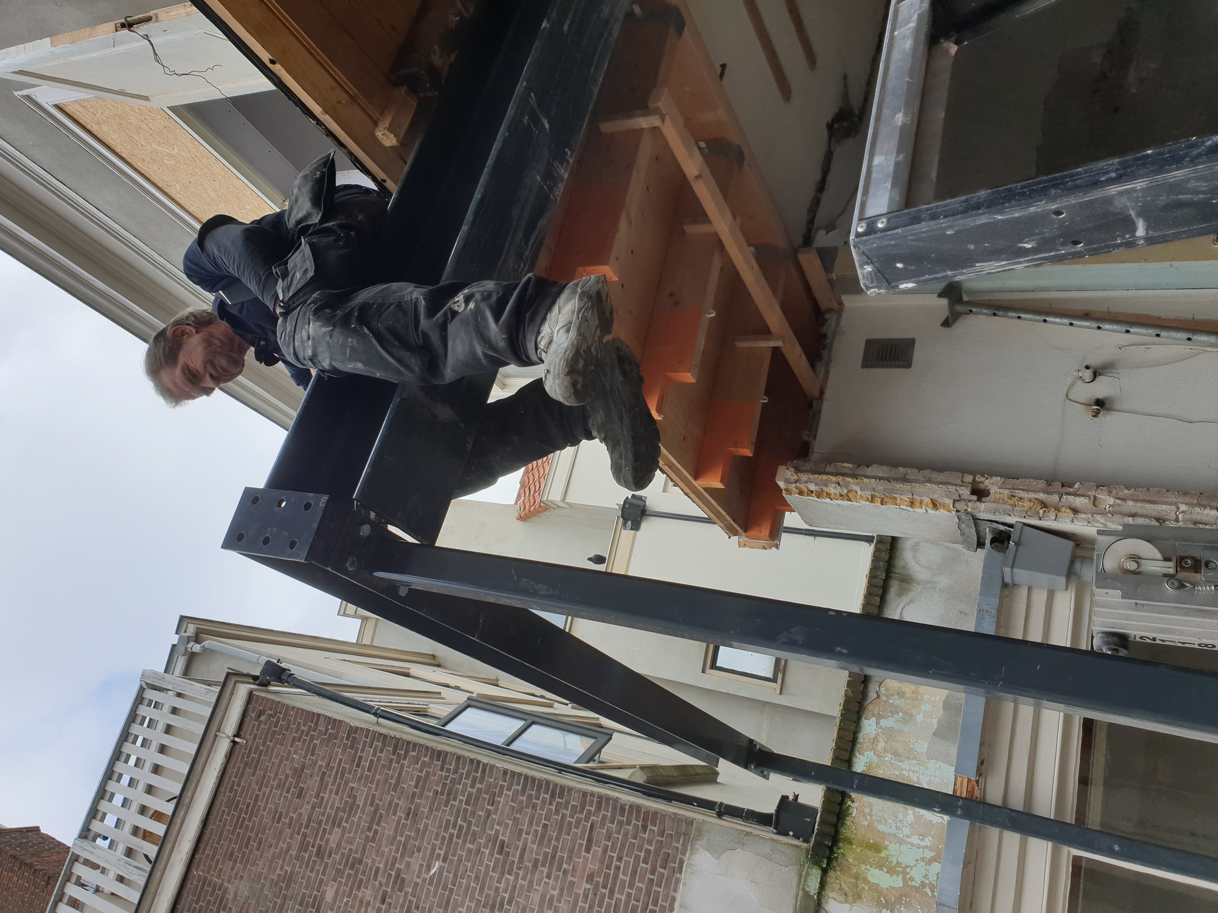 Uitbouw dmv staal constructie en renovatie dak constructie – Assendelftstraat, Den Haag – Tijdens en impressie 13