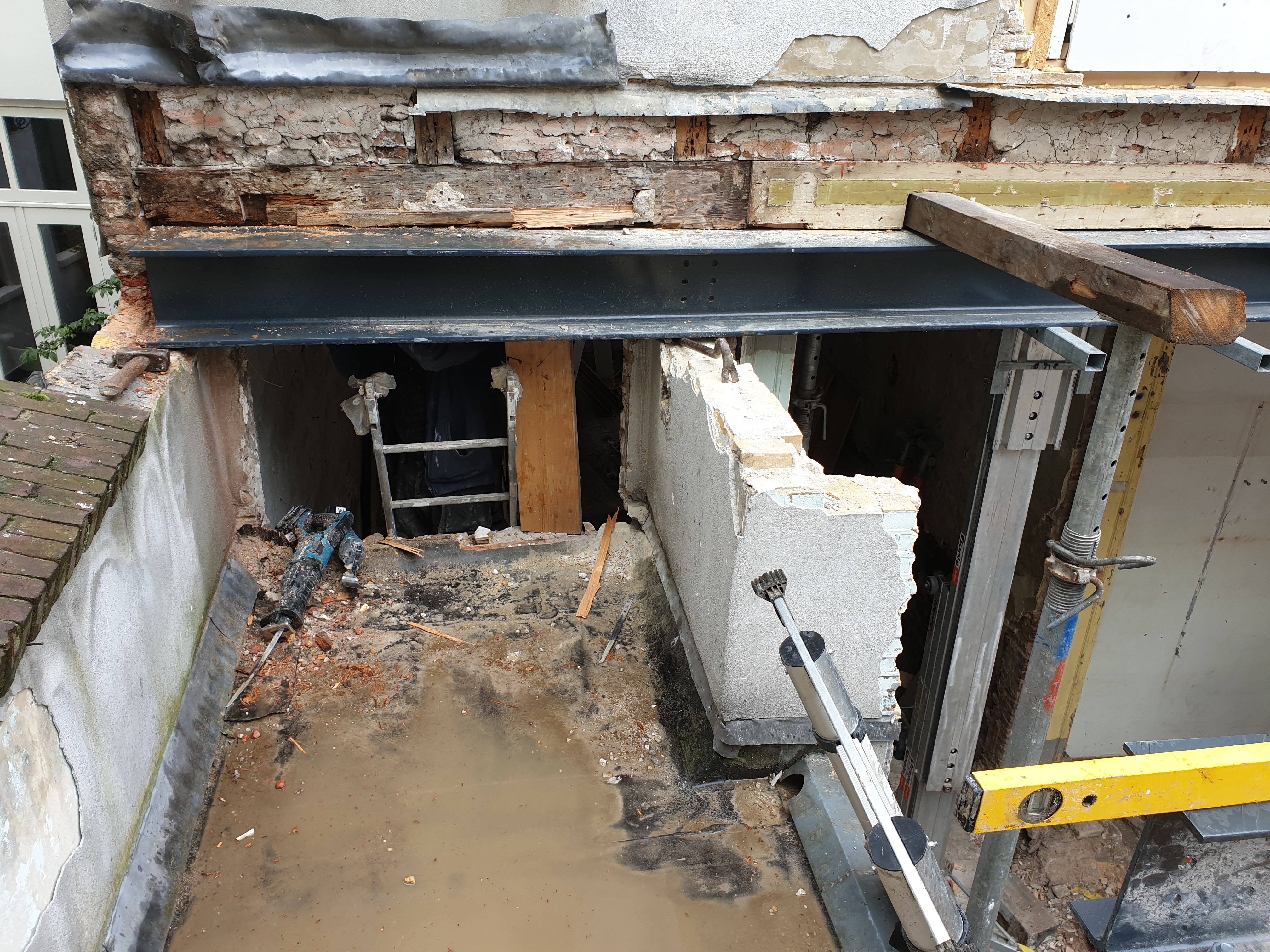 Uitbouw dmv staal constructie en renovatie dak constructie – Assendelftstraat, Den Haag – Tijdens en impressie 16